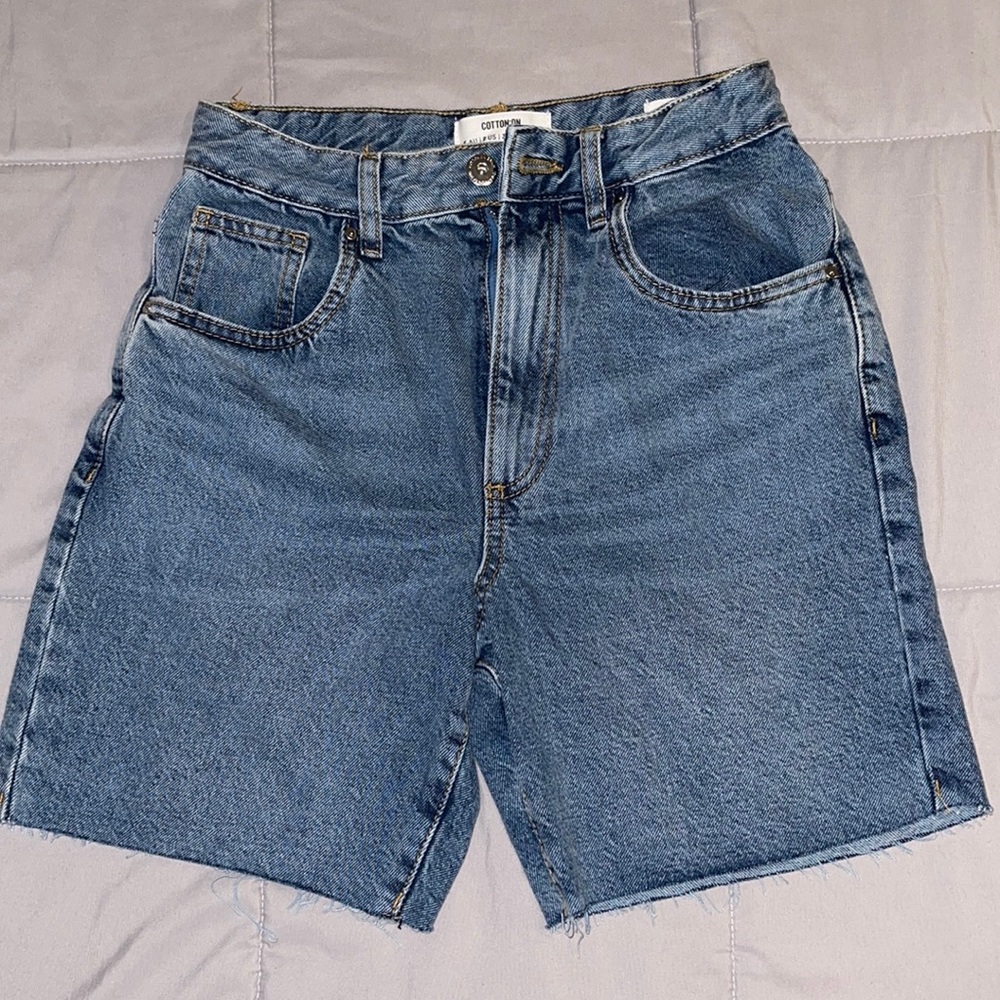 COTTON ON- NWOT Size 2, High-Rise Bermuda Straight Shorts